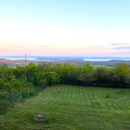 Holiday home Szembenabalaton Vendeghaz Balatonszolos